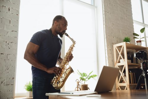 Online Saxophone Lessons – A valuable gift for saxophone players