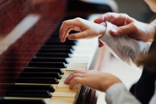 Piano Lessons – A useful gift for piano students