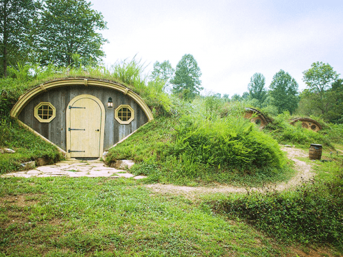 Hobbit Hut Rental – Vacation gifts for Lord of the Rings fans