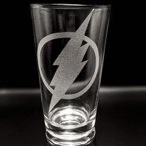 Logo Pint Glass – The Flash merchandise for adults
