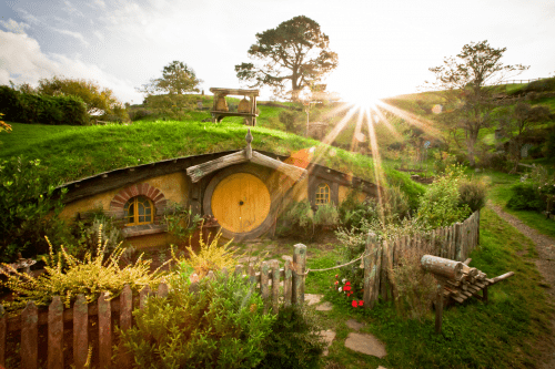Tour of Hobbiton – Best gifts for Lord of the Rings fans