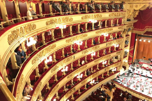 Tour of La Scala – Bucket list gifts for opera lovers