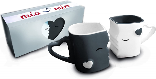 Kissing Mugs – Moving in gifts for couples